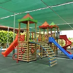 Club Grand فندق 5*