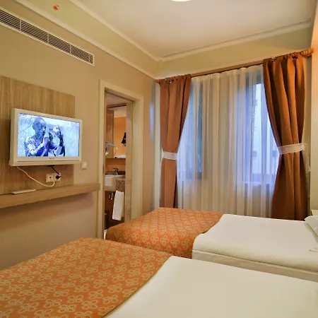 Готель Club Grand