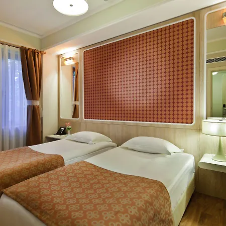 Готель Club Grand