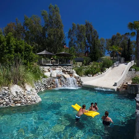 Готель Club Grand