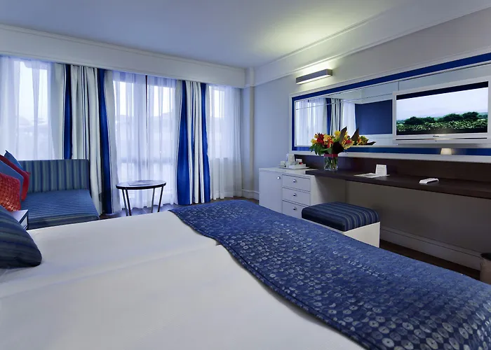 Club Grand Готель