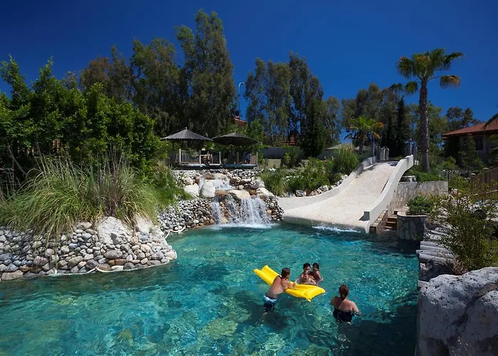 Готель Club Grand