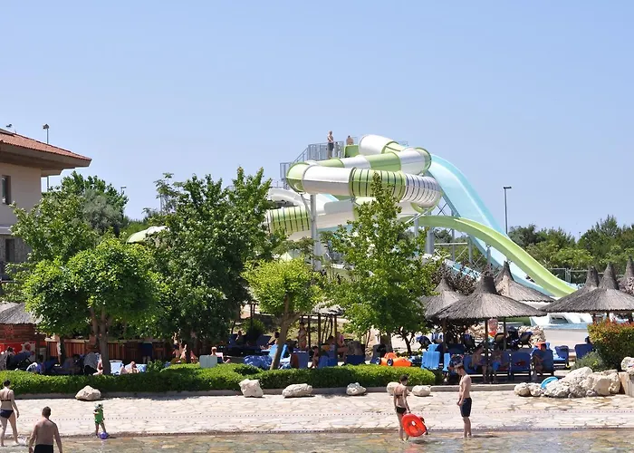 Готель Club Grand