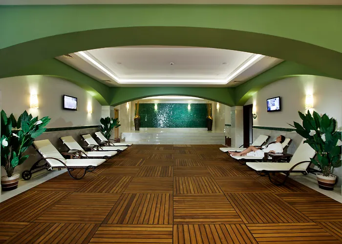 מלון Club Grand 5*